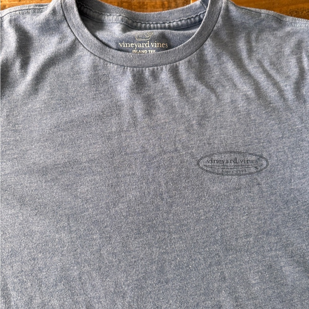 Vineyard Vines Men’s Island Tee! Short sleeve! Great condition!